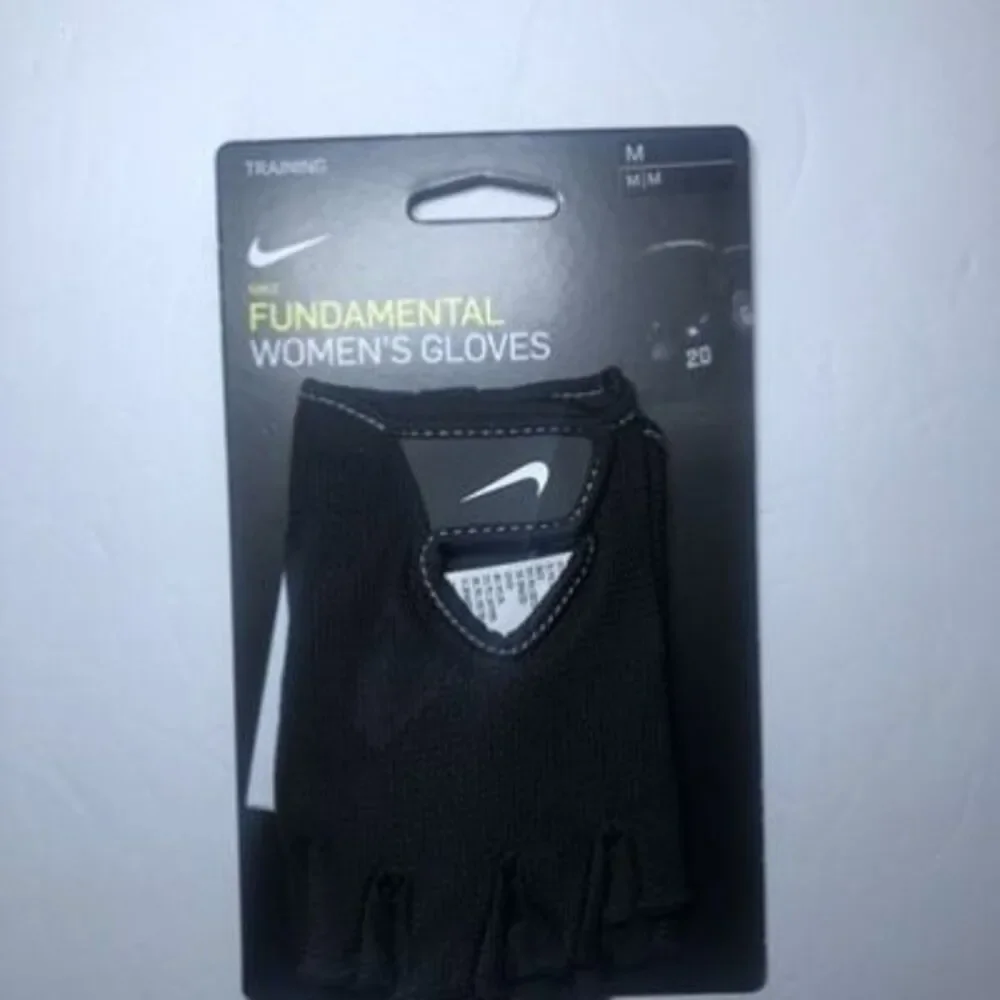 Nike Fundamental Women's Gloves Black/White Size Medium